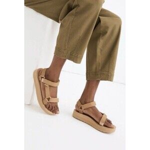 NIB TEVA Leather Midform Universal Sandals 10 Desert Sand